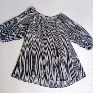 Rose & Olive 100% Polyester Sz XL Monochrome Wavy Striped Top